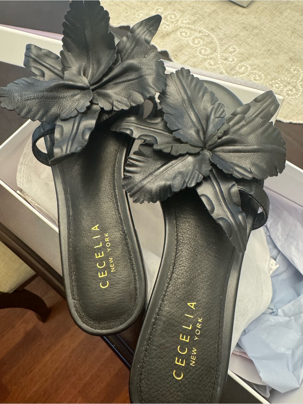 CECELIA NEW YORK Black Floral Leaf Slide Sandals